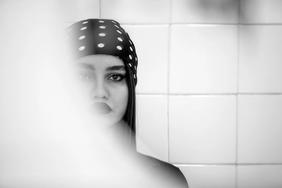 Comment éliminer les petits vers noirs dans les toilettes en 2026 : astuces efficaces